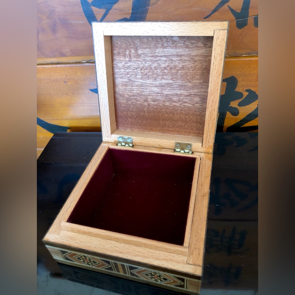 Japanese Storage Box - Picture 2 of 3